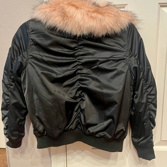 Urban Republic puffer jacket with pink faux fur detachable collar. - Picture 4 of 6